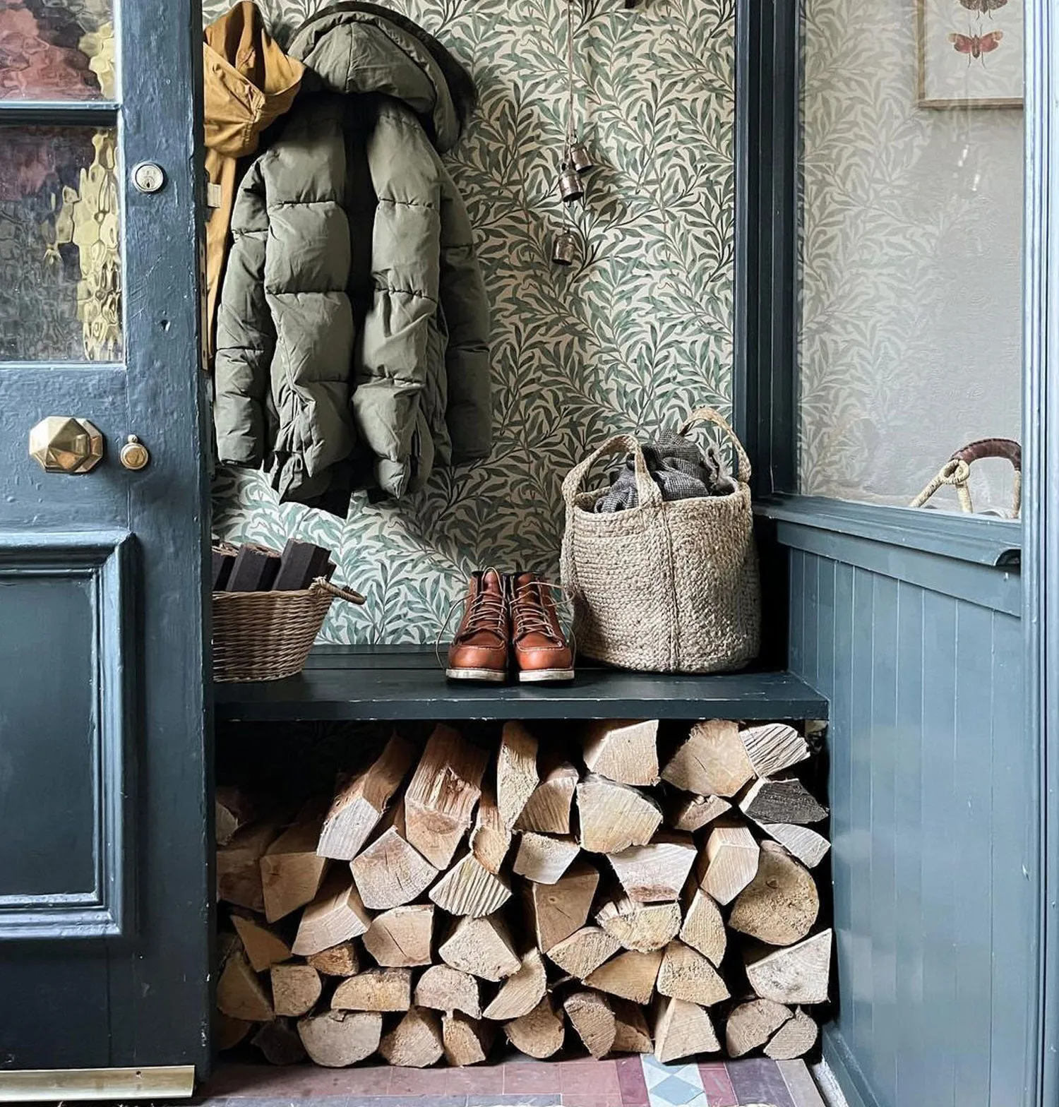 16 Handy Bags of Kiln-Dried Logs