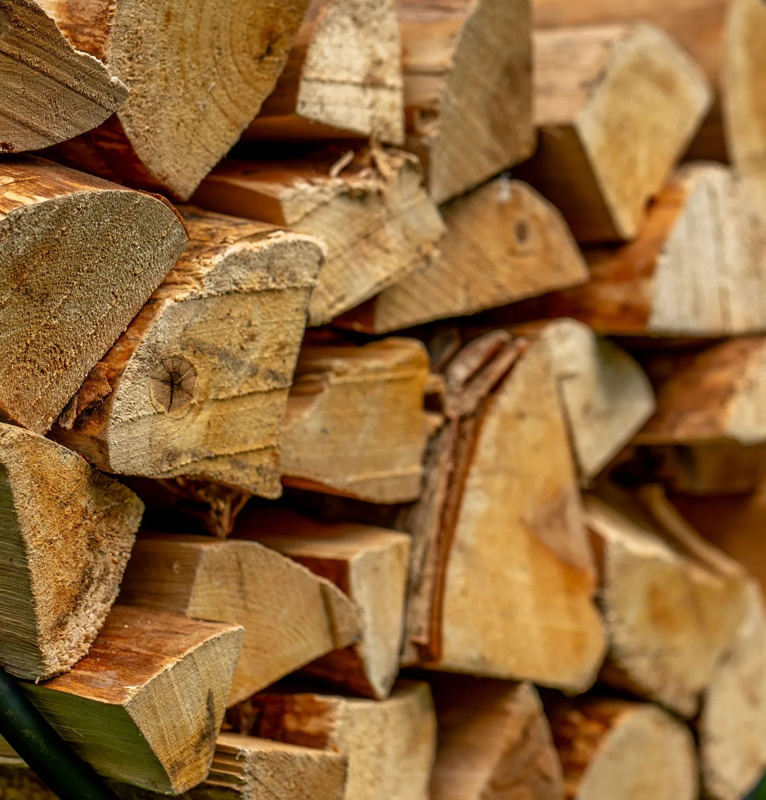 24 Handy Bags of Kiln-Dried Logs