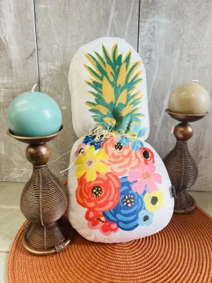 3 Piece Decor lot! Includes 2 candle holders with candles, 10" H & decorative pineapple pillow by Simons, home stager lot