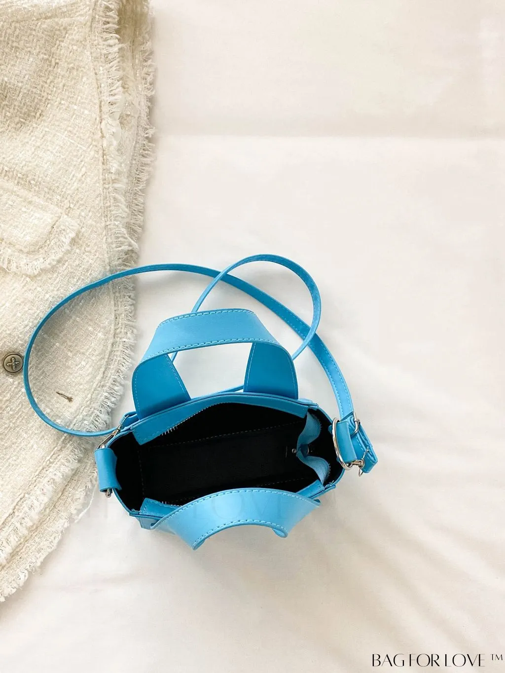 BagForLove - Stylish Rivet-Decorated PU Bucket Bag: Minimalist Design, Zipper Closure, Perfect Summer Daily Handbag