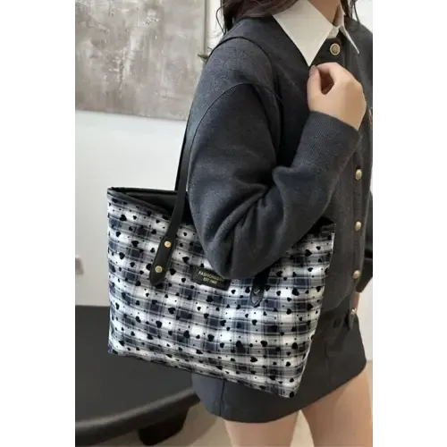Chic Heart Tote Bags