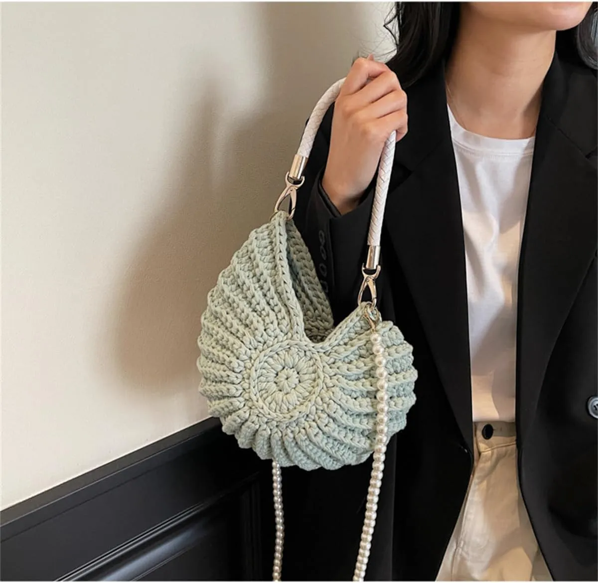 Conch/Shell Shoulder Handbag,Handwoven Fashion Seashell Bag,Stylish & Unique Boho Clutch with Pearl Strap