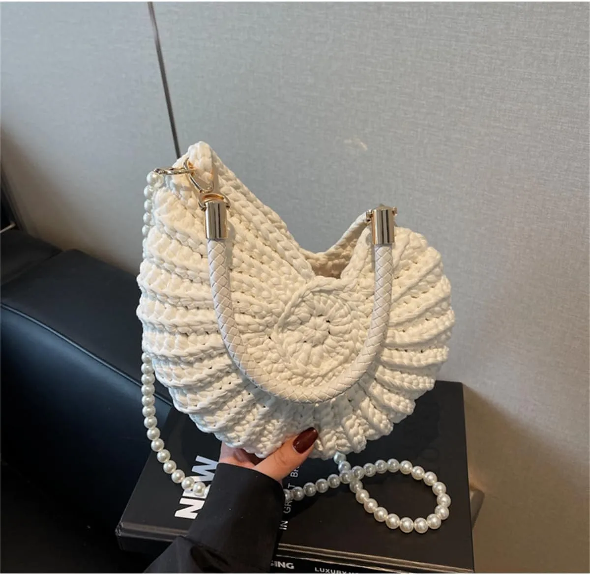 Conch/Shell Shoulder Handbag,Handwoven Fashion Seashell Bag,Stylish & Unique Boho Clutch with Pearl Strap