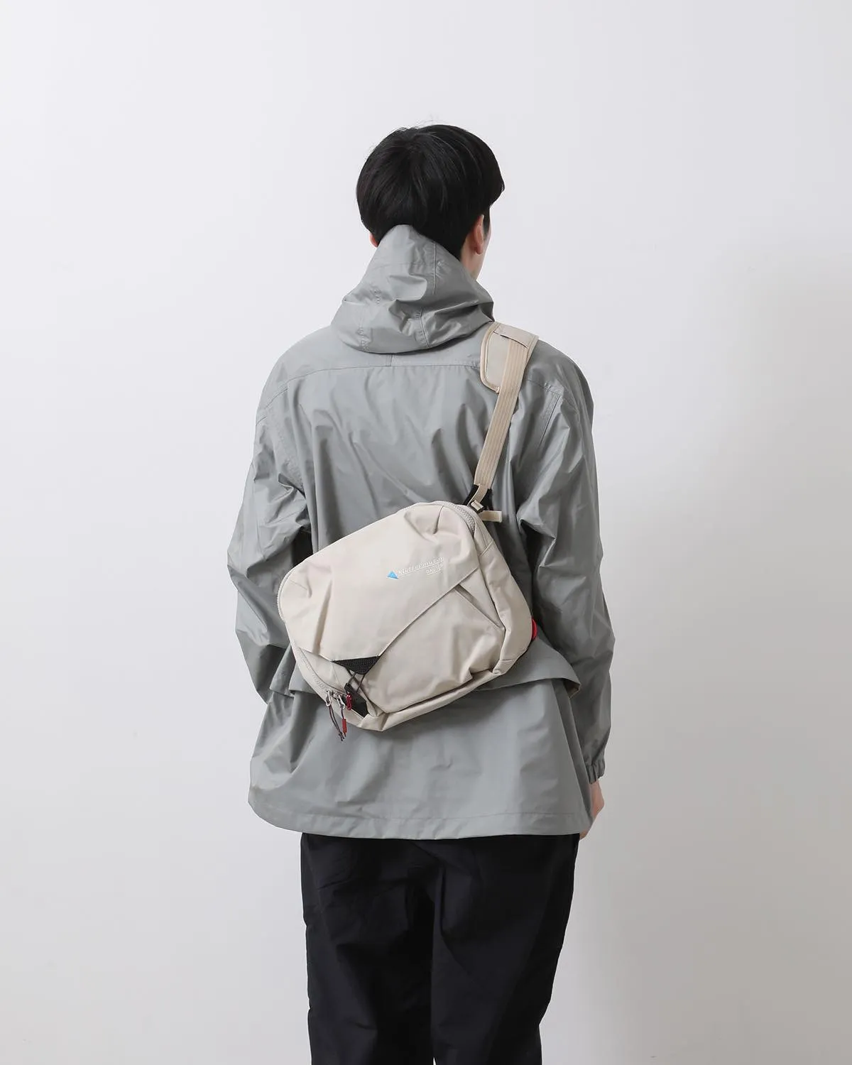 GAUT MESSENGER BAG