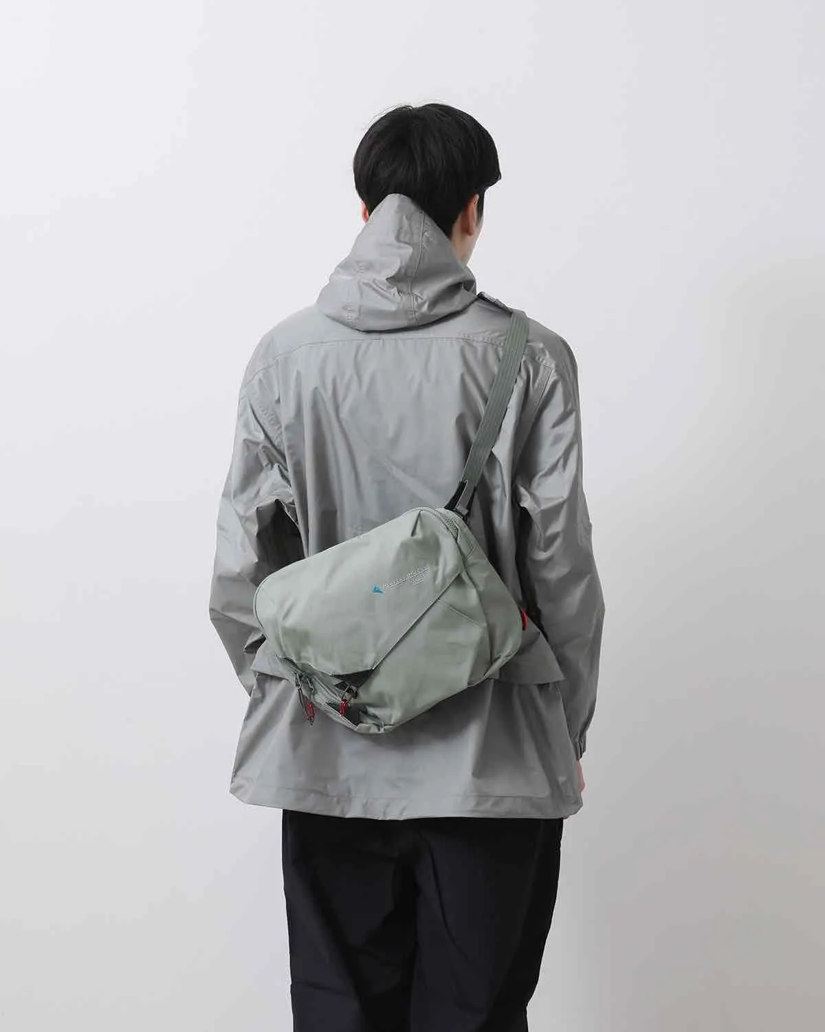 GAUT MESSENGER BAG