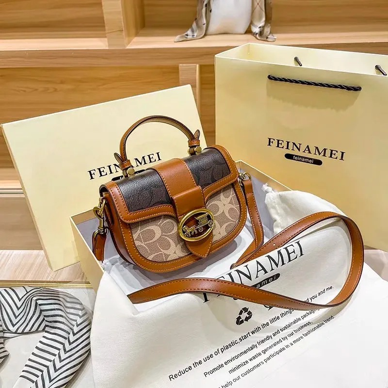 New minimalist and fashionable small handbag,