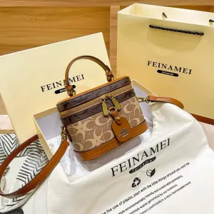 New minimalist and fashionable small handbag,