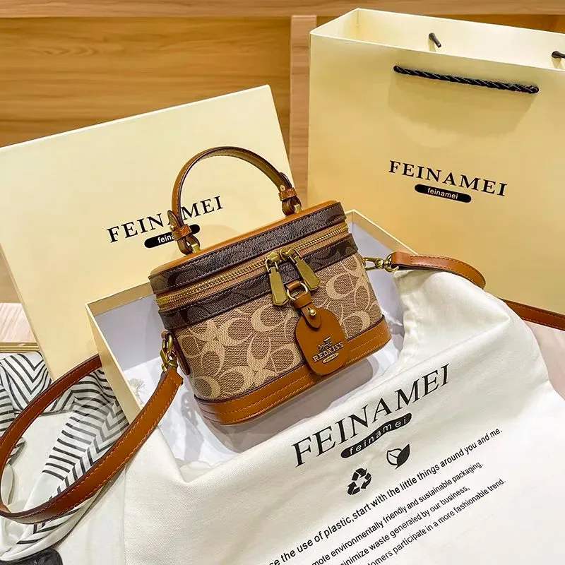 New minimalist and fashionable small handbag,