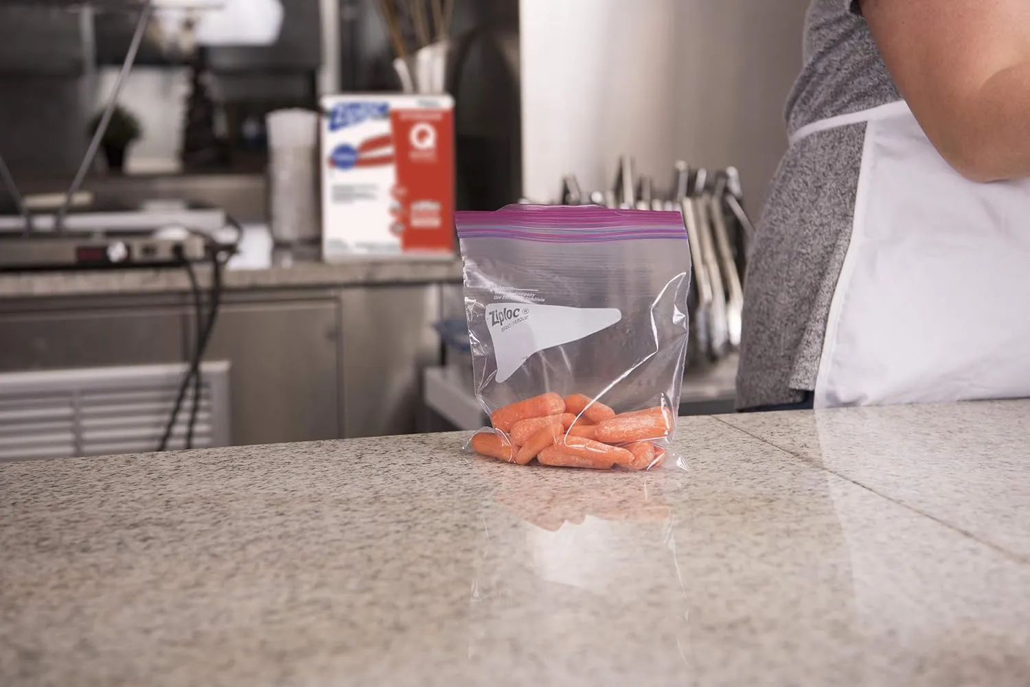 SC Johnson Professional Ziploc Storage Bags, For Food Organization and Storage, Double Zipper, Quart, 500 Count
