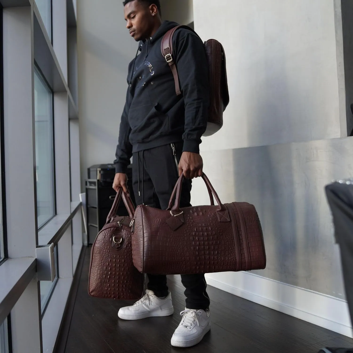 Tote&Carry Apollo 2 Duffle Bag for Travel Women & Men, TSA Approved Carry On Duffel Bag, Premium Vegan Leather w/Gold Hardware, Durable Weekender Luggage for All-Purpose Use (Brown, Regular)