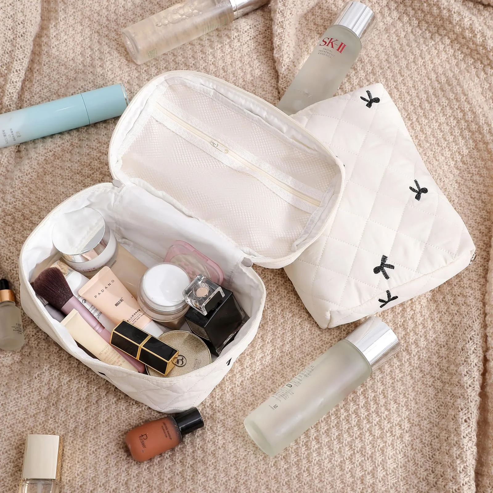 uekeboag Large Travel Quilted Makeup Bag for Women, Floral Cotton Cosmetic Bag, Coquette Aesthetic Floral Toiletry Organizer Bag(13Black Bow